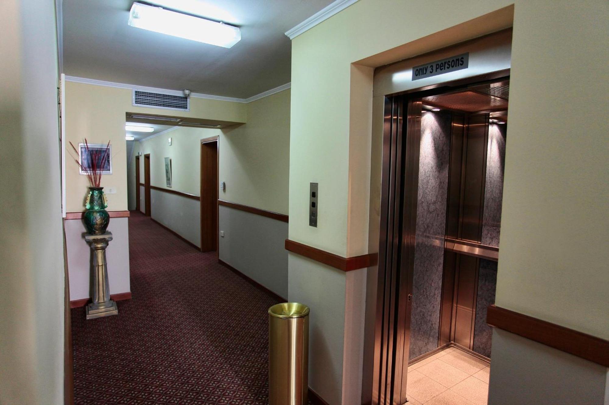 Hotel Regency Корча Екстериор снимка