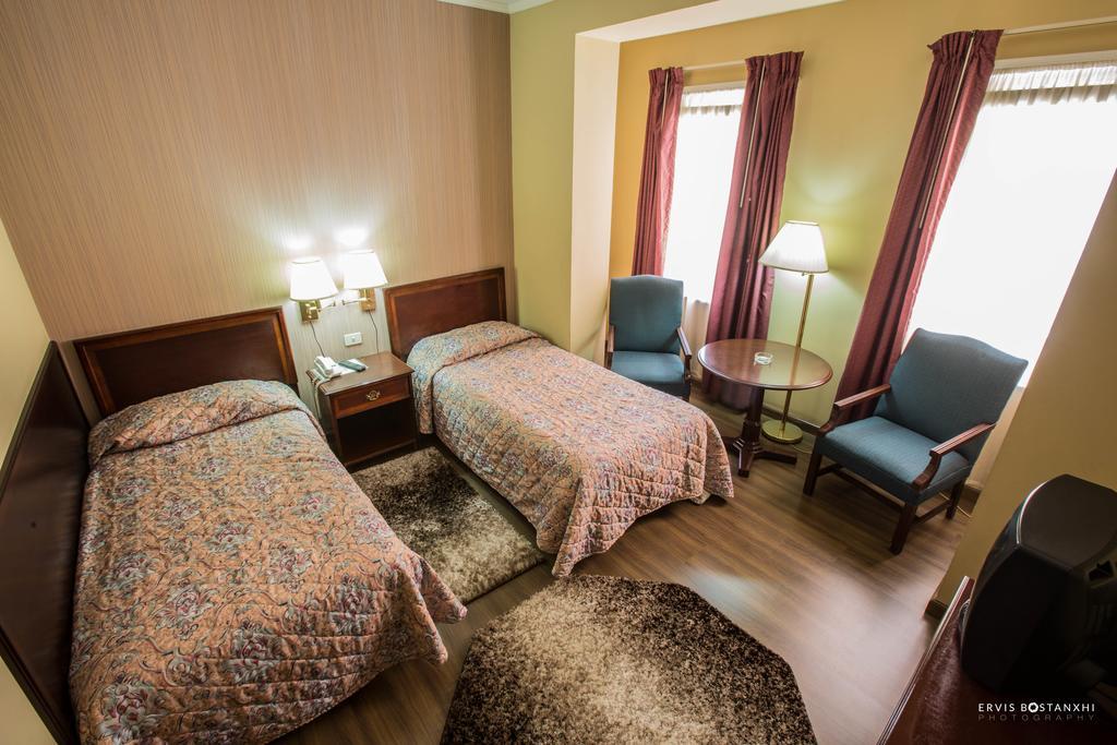 Hotel Regency Корча Екстериор снимка