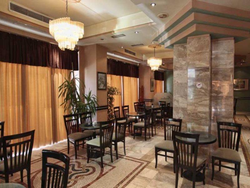 Hotel Regency Корча Екстериор снимка